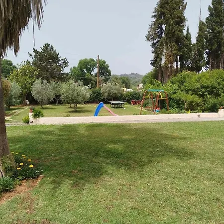 Red In דירה *